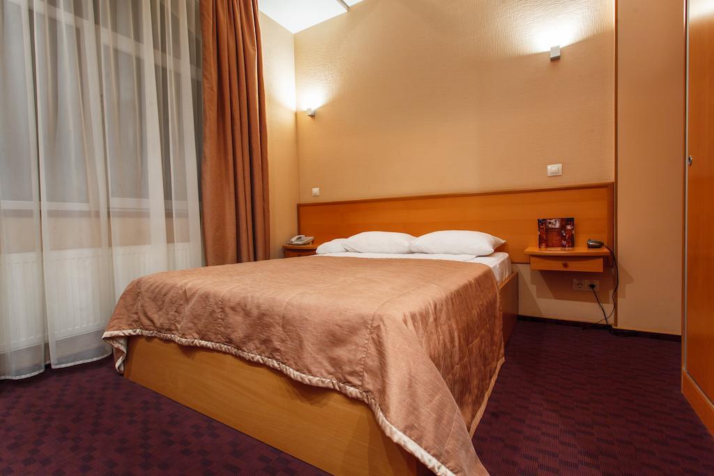 Victoria Hotel Kharkiv Room photo