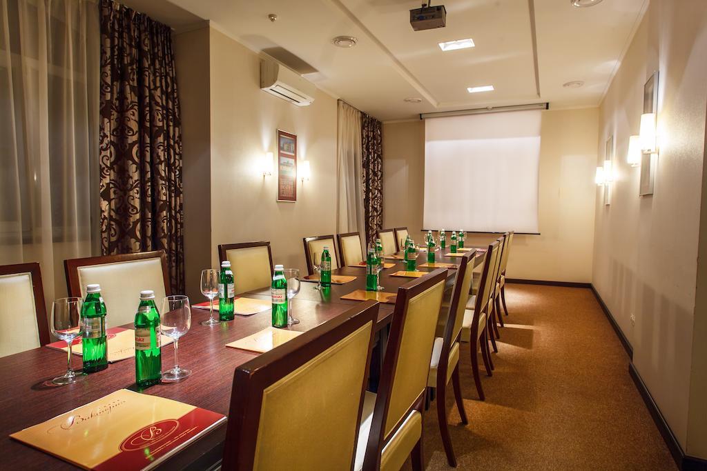 Victoria Hotel Kharkiv Exterior photo