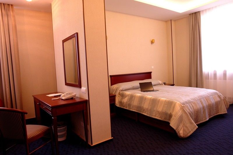 Victoria Hotel Kharkiv Exterior photo